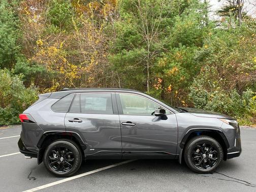 2025 Toyota RAV4 Hybrid SE