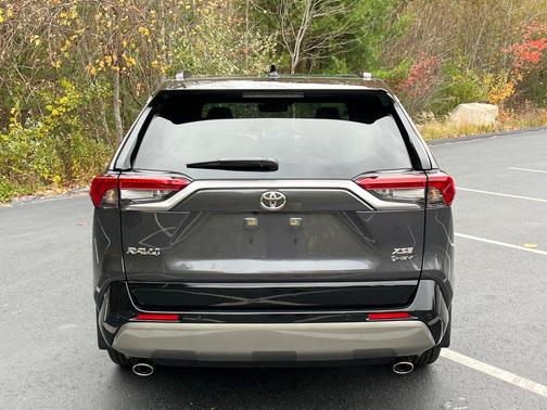 2025 Toyota RAV4 Hybrid SE