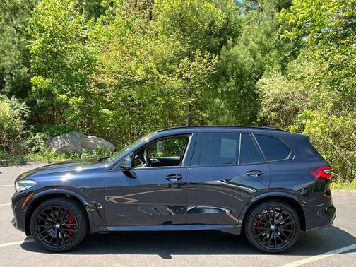 Carbon Black Metallic 2022 BMW X5 M50i
