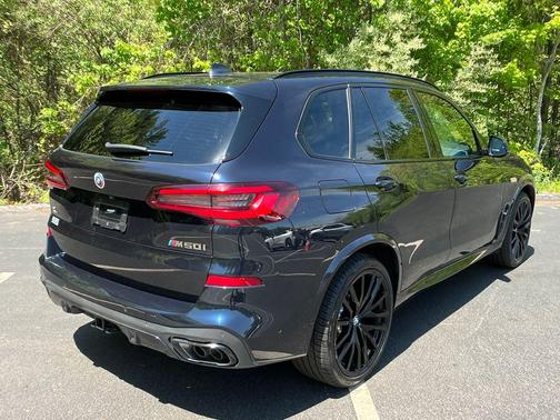 Carbon Black Metallic 2022 BMW X5 M50i