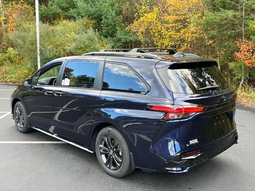 2025 Toyota Sienna XSE 7 Passenger
