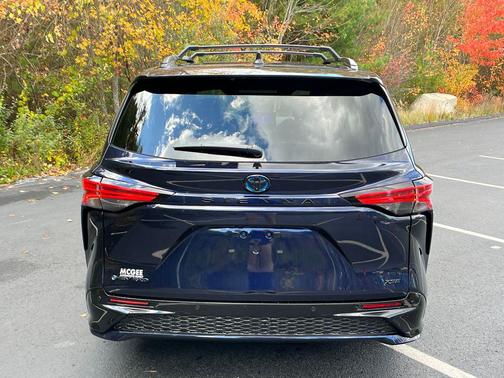 2025 Toyota Sienna XSE 7 Passenger