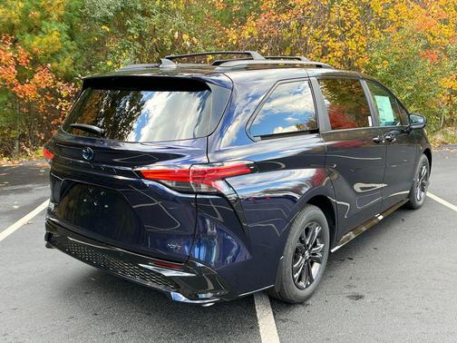 2025 Toyota Sienna XSE 7 Passenger