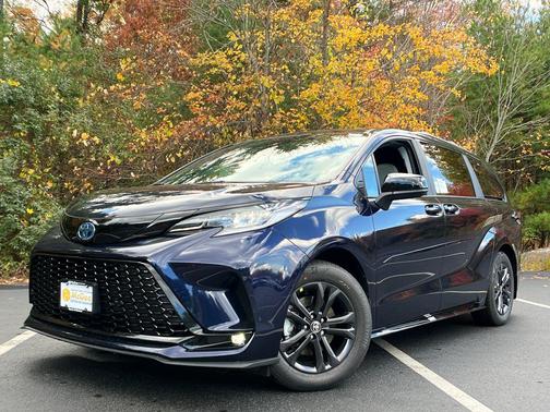 2025 Toyota Sienna XSE 7 Passenger