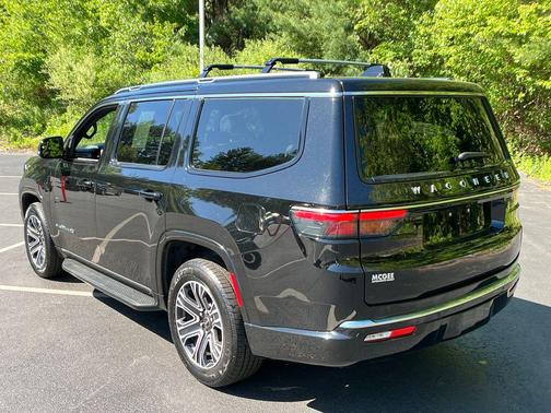 Diamond Black Crystal Pearlcoat 2025 Jeep Wagoneer 4x4