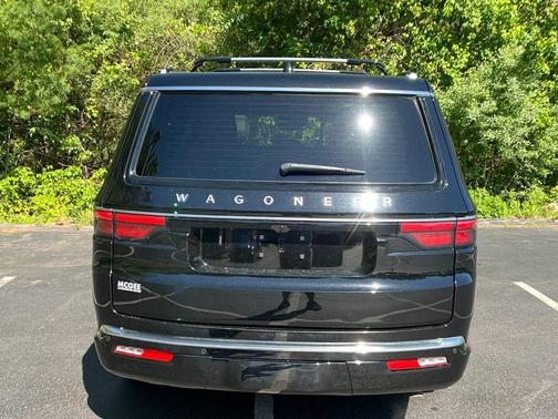 Diamond Black Crystal Pearlcoat 2025 Jeep Wagoneer 4x4