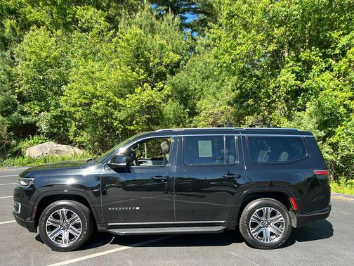 Diamond Black Crystal Pearlcoat 2025 Jeep Wagoneer 4x4