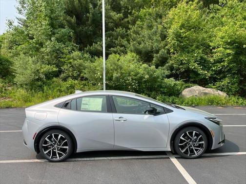 2025 Toyota Prius L