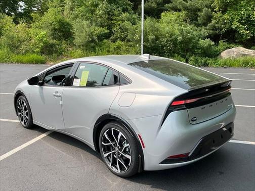 2025 Toyota Prius L