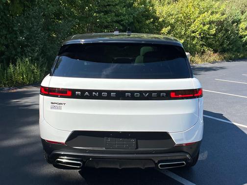 2024 Land Rover Range Rover Sport SE