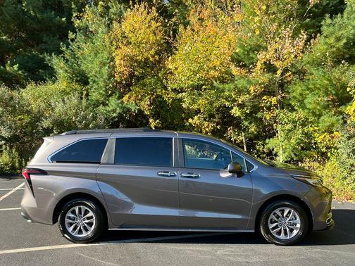 2023 Toyota Sienna XLE 7 Passenger
