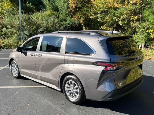 2023 Toyota Sienna XLE 7 Passenger