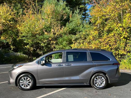 2023 Toyota Sienna XLE 7 Passenger