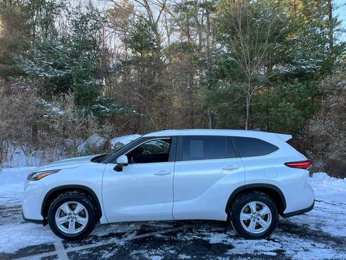 2023 Toyota Highlander LE