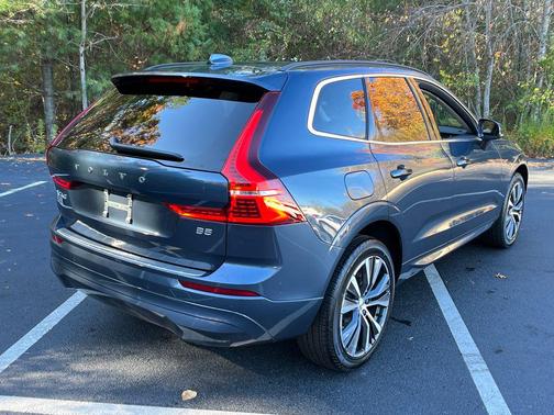 2022 Volvo XC60 B5 Momentum