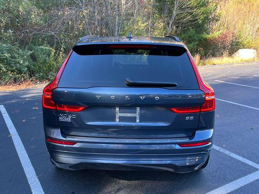 2022 Volvo XC60 B5 Momentum