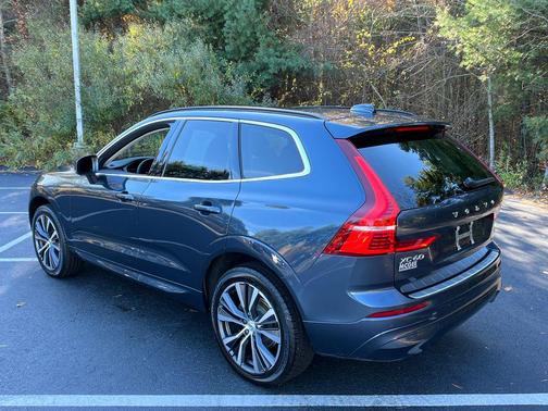 2022 Volvo XC60 B5 Momentum