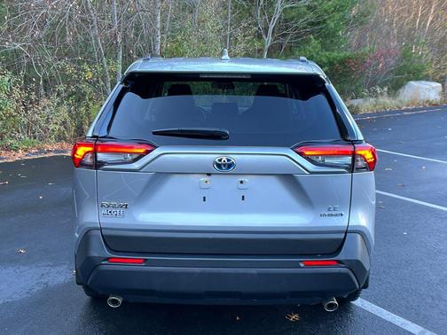 2022 Toyota RAV4 Hybrid LE