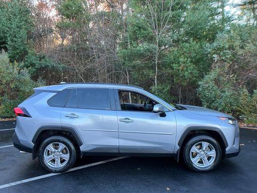 2022 Toyota RAV4 Hybrid LE