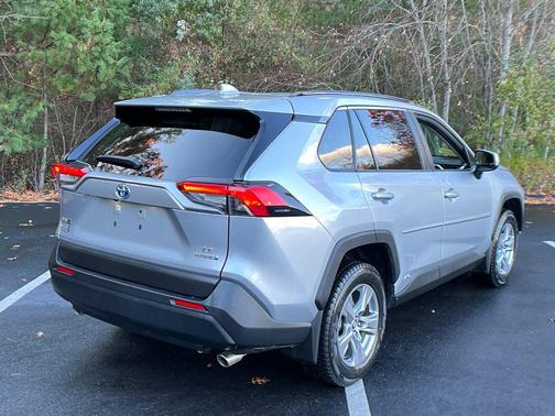 2022 Toyota RAV4 Hybrid LE