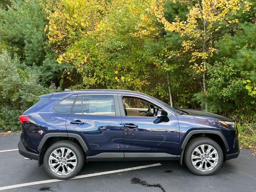 2025 Toyota RAV4 XLE Premium