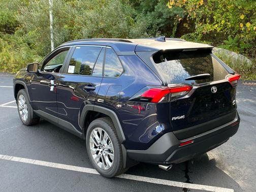 2025 Toyota RAV4 XLE Premium