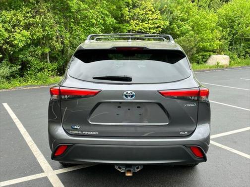 2022 Toyota Highlander Hybrid XLE