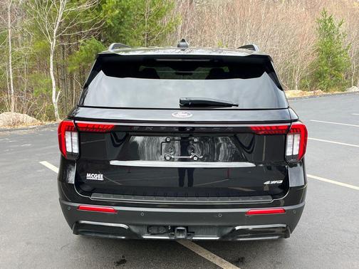 Black Metallic 2025 Ford Explorer ST-Line