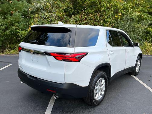 2023 Chevrolet Traverse LS