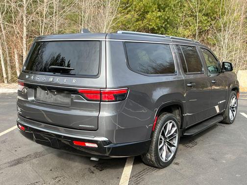 2023 Jeep Wagoneer L Series II 4x4