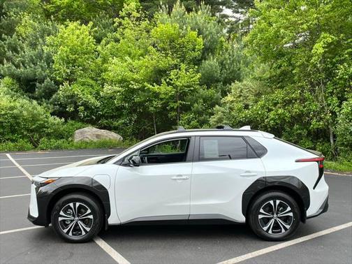 2025 Toyota bZ4X XLE