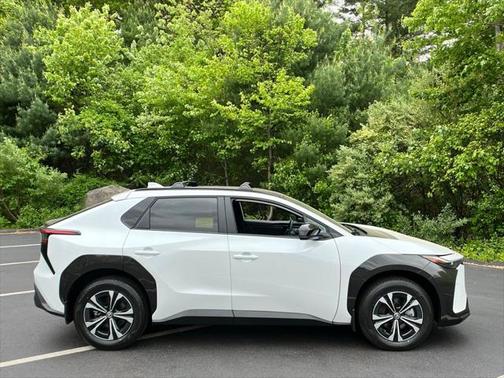 2025 Toyota bZ4X XLE