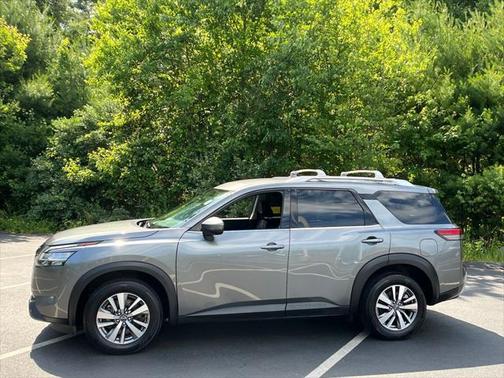 2022 Nissan Pathfinder SL 4WD