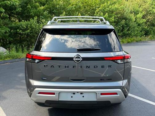 2022 Nissan Pathfinder SL 4WD