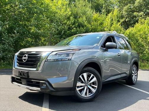 2022 Nissan Pathfinder SL 4WD