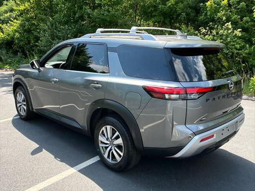 2022 Nissan Pathfinder SL 4WD