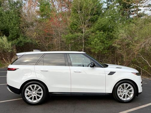 Fuji White 2023 Land Rover Range Rover Sport SE