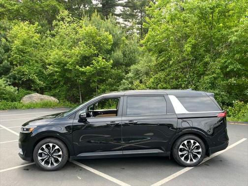 2024 Kia Carnival EX