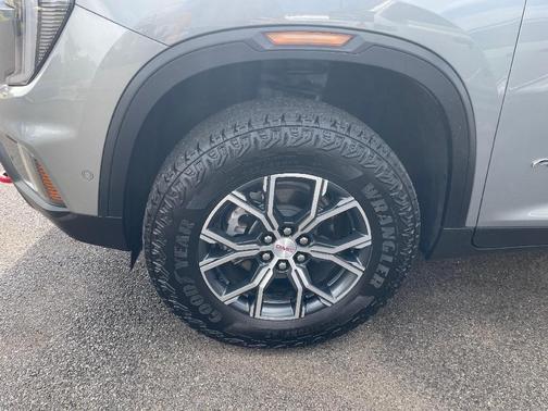 2024 GMC Acadia AT4