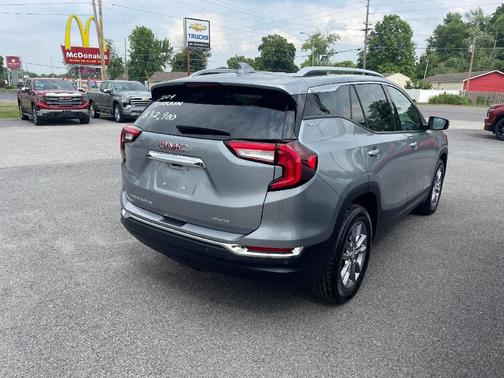 2024 GMC Terrain SLT