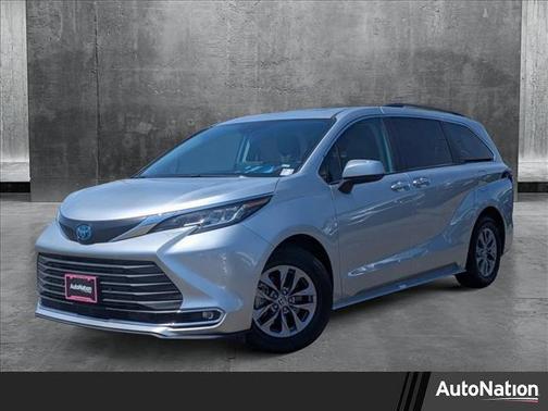 2023 Toyota Sienna XLE 8 Passenger