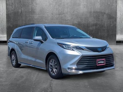 2023 Toyota Sienna XLE 8 Passenger