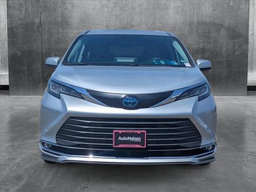 2023 Toyota Sienna XLE 8 Passenger