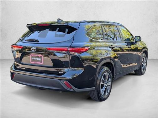Midnight Black Metallic 2020 Toyota Highlander XLE