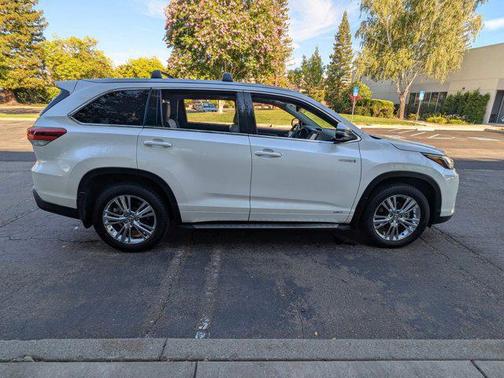 2017 Toyota Highlander Hybrid Platinum