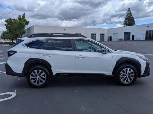 Crystal White Pearl 2025 Subaru Outback Premium
