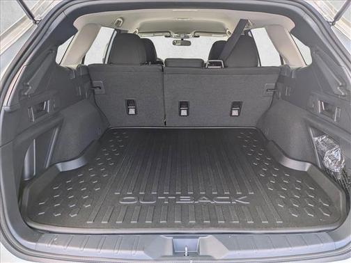 Crystal White Pearl 2025 Subaru Outback Premium