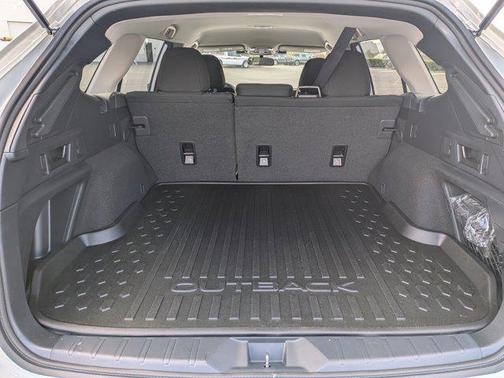Crystal White Pearl 2025 Subaru Outback Premium