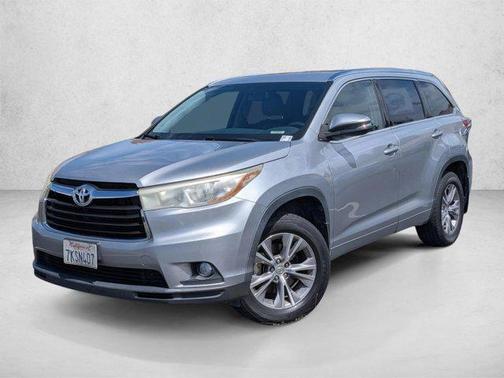 Silver/Gray 2015 Toyota Highlander XLE
