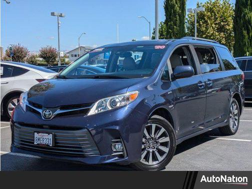 2020 Toyota Sienna XLE